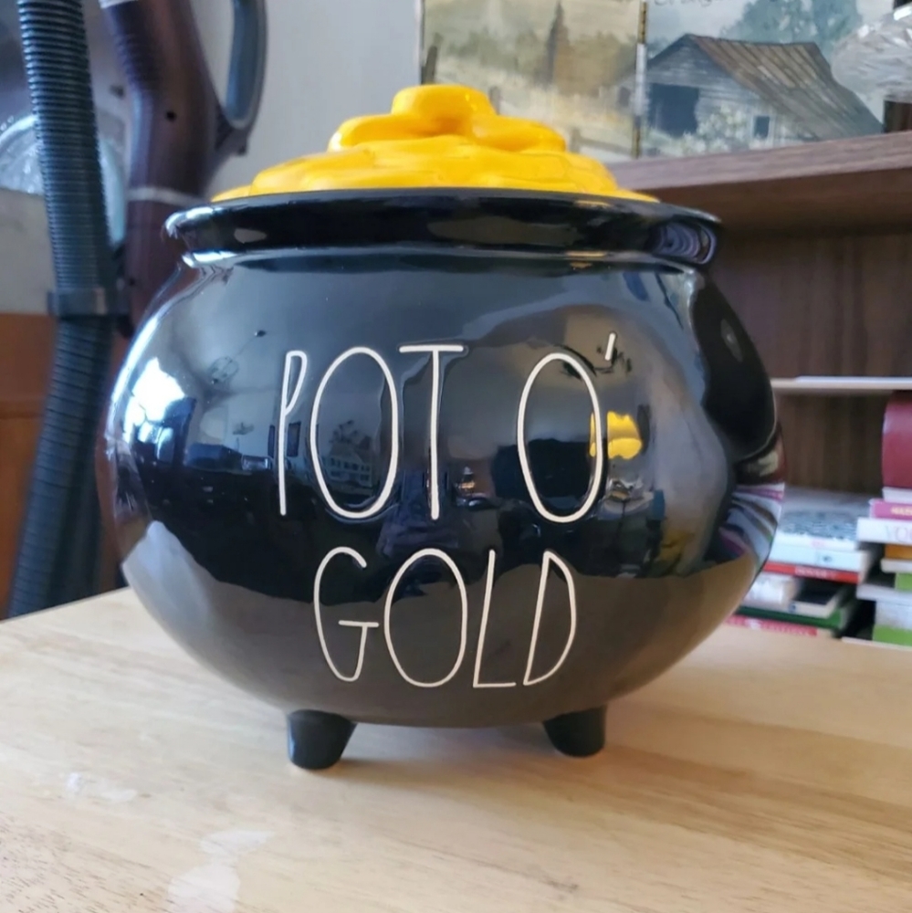 [SOLD] Rae Dunn "Pot O' Gold"